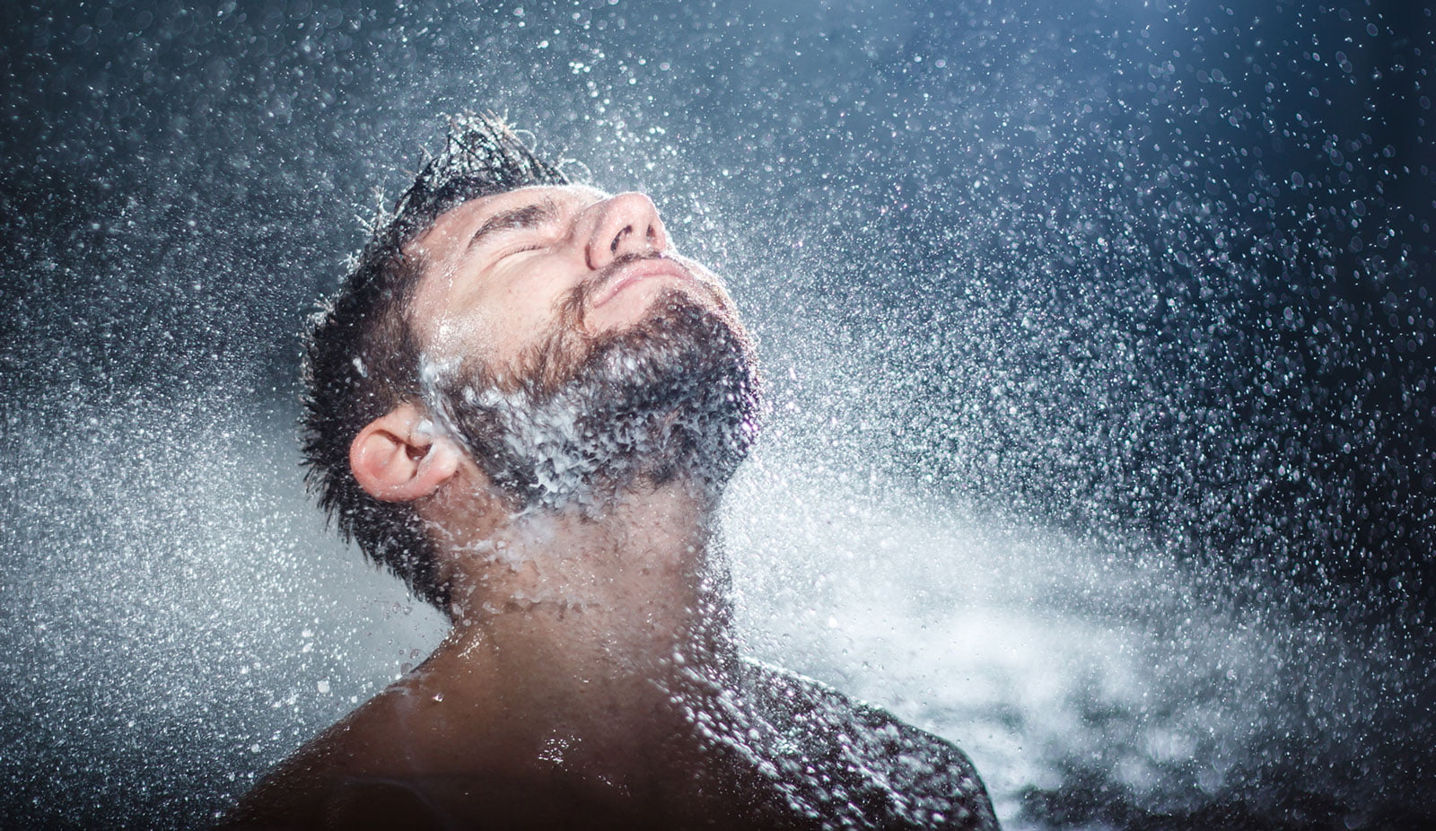 meinwasser_Mann_Wasserspritzer